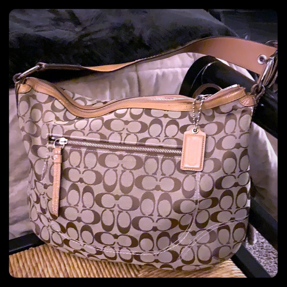 Coach Signature Hobo Style Shoulder Purse